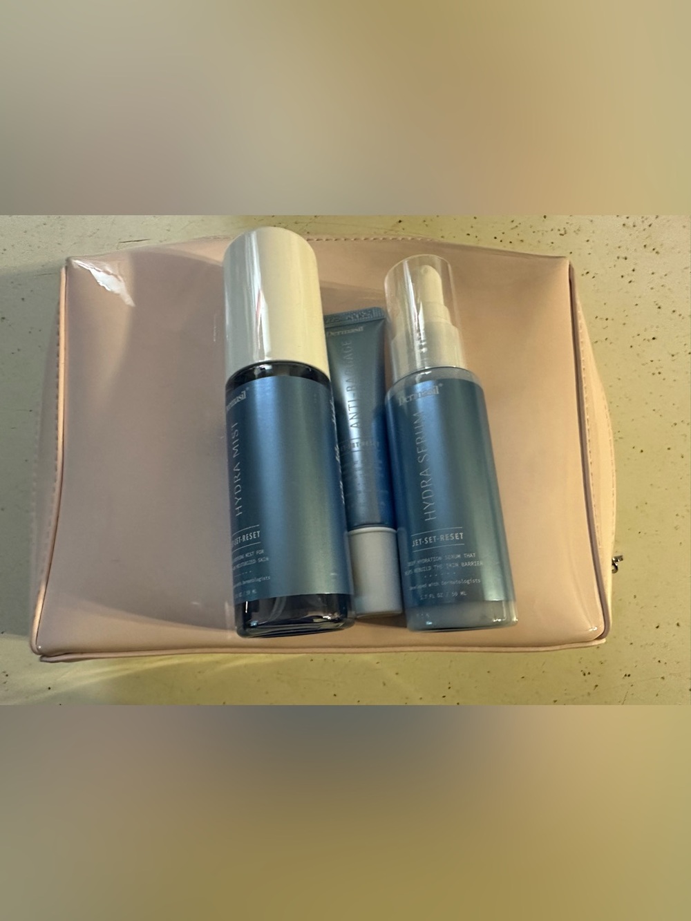 Kylie Cosmetics Pale Pink
Patent Cosmetic Pouch w/New Dermasil 3 piece Jet Set